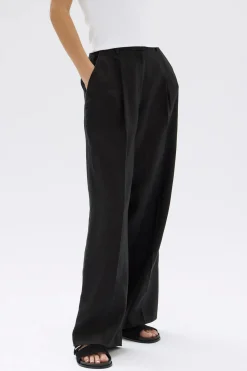 Discount Assembly Label Aria Linen Pant - Black