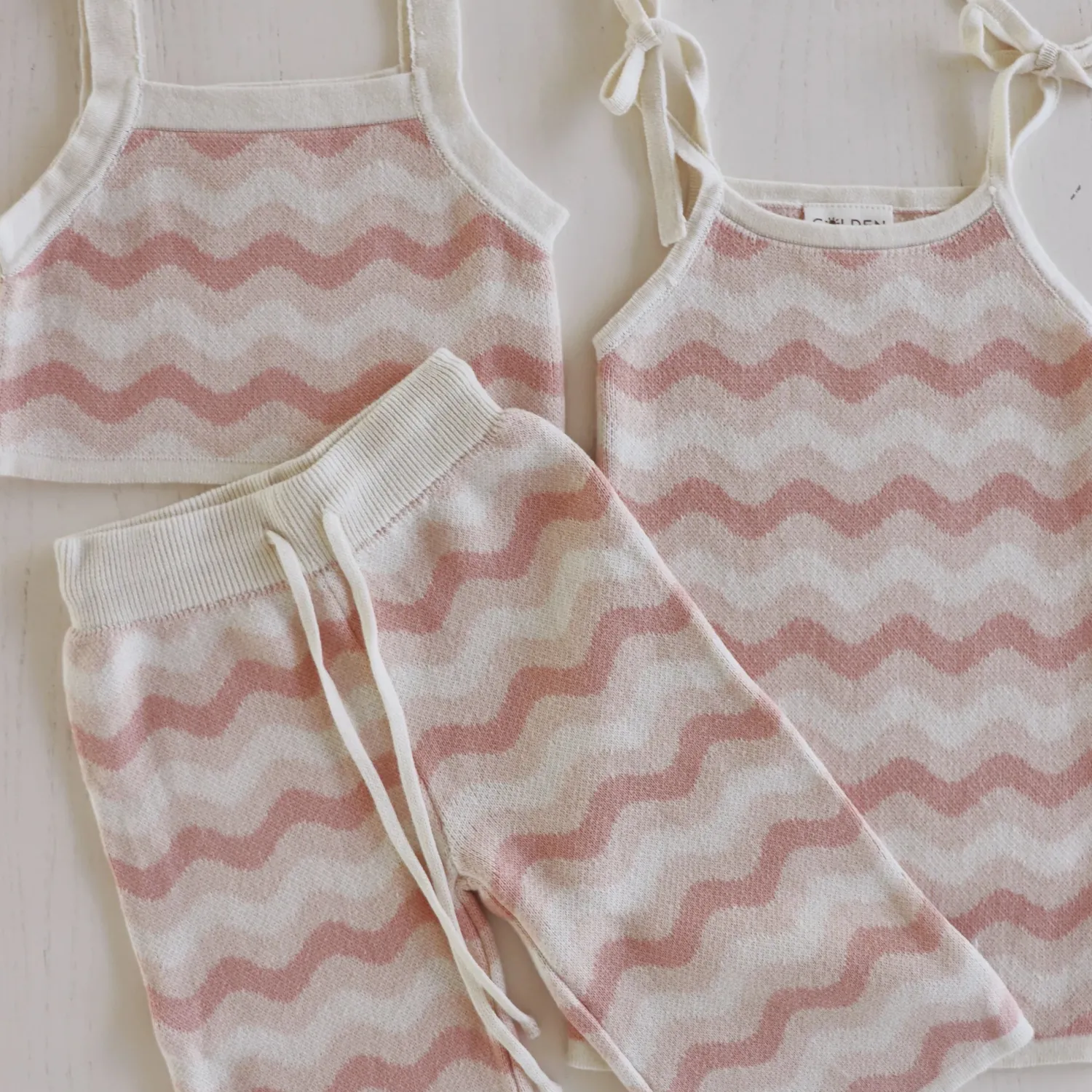 Hot Golden Children Seashore Knit Set - Strawberry & Cream