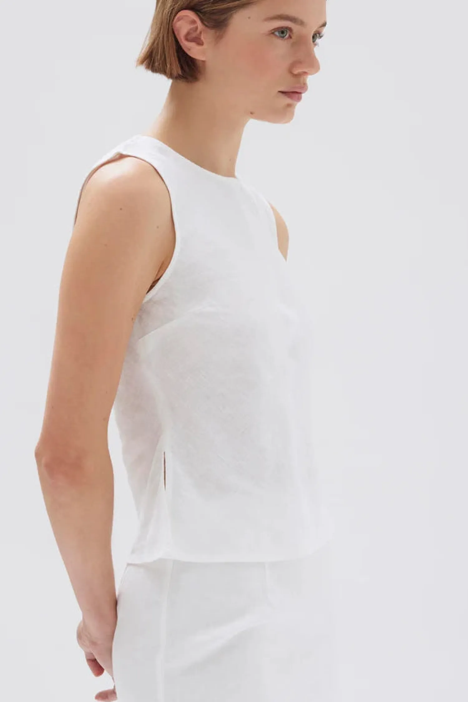 Discount Assembly Label Solis Linen Top - White